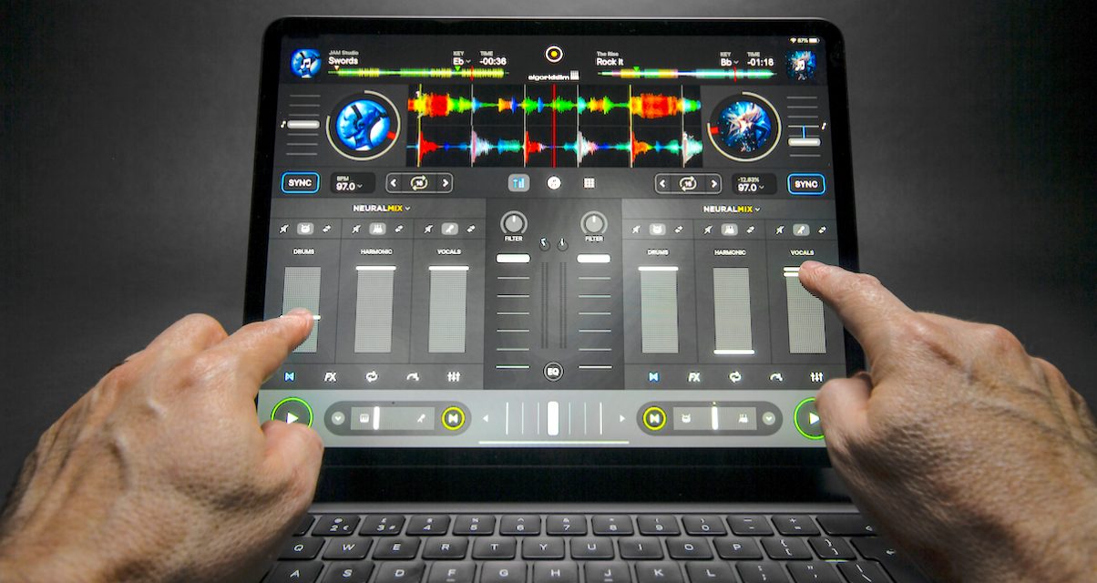Separar voces, melodías y baterías en tiempo real ya es posible con djay Pro