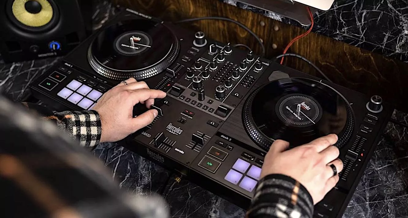 Conoce el nuevo controlador motorizado de Hercules: DJControl Inpulse T7 para Serato