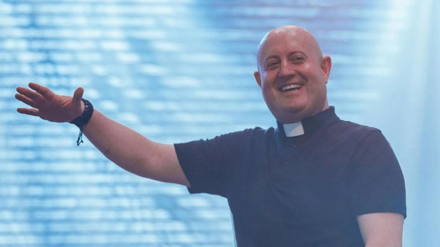 DJ Padre Guilherme: El Sacerdote que Predica con Techno