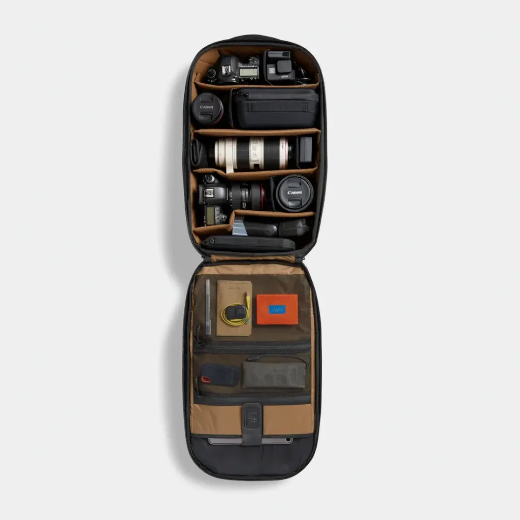 McKinnon Camera Pack 35L Abierta