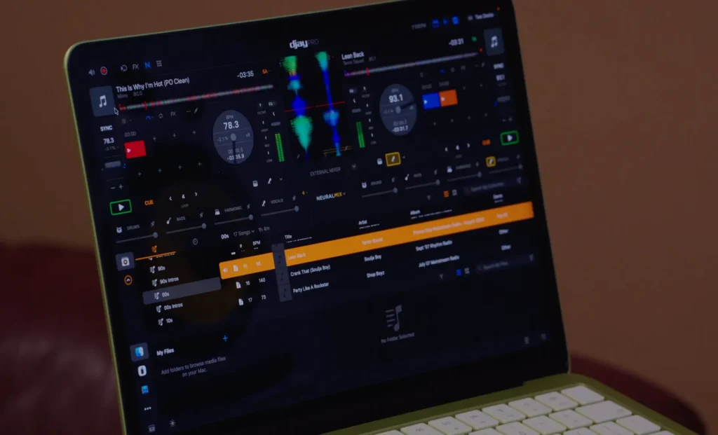 Macbook Neo ejecutando Djay Pro