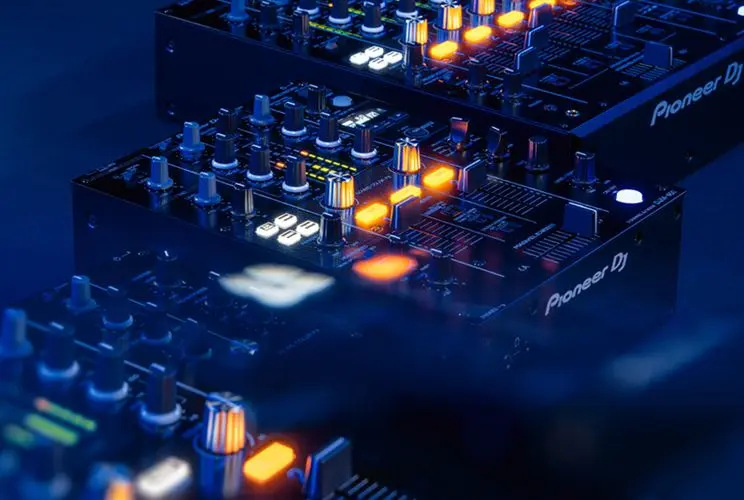 Estos Mixers de Pioneer DJ ahora funcionan con Serato.